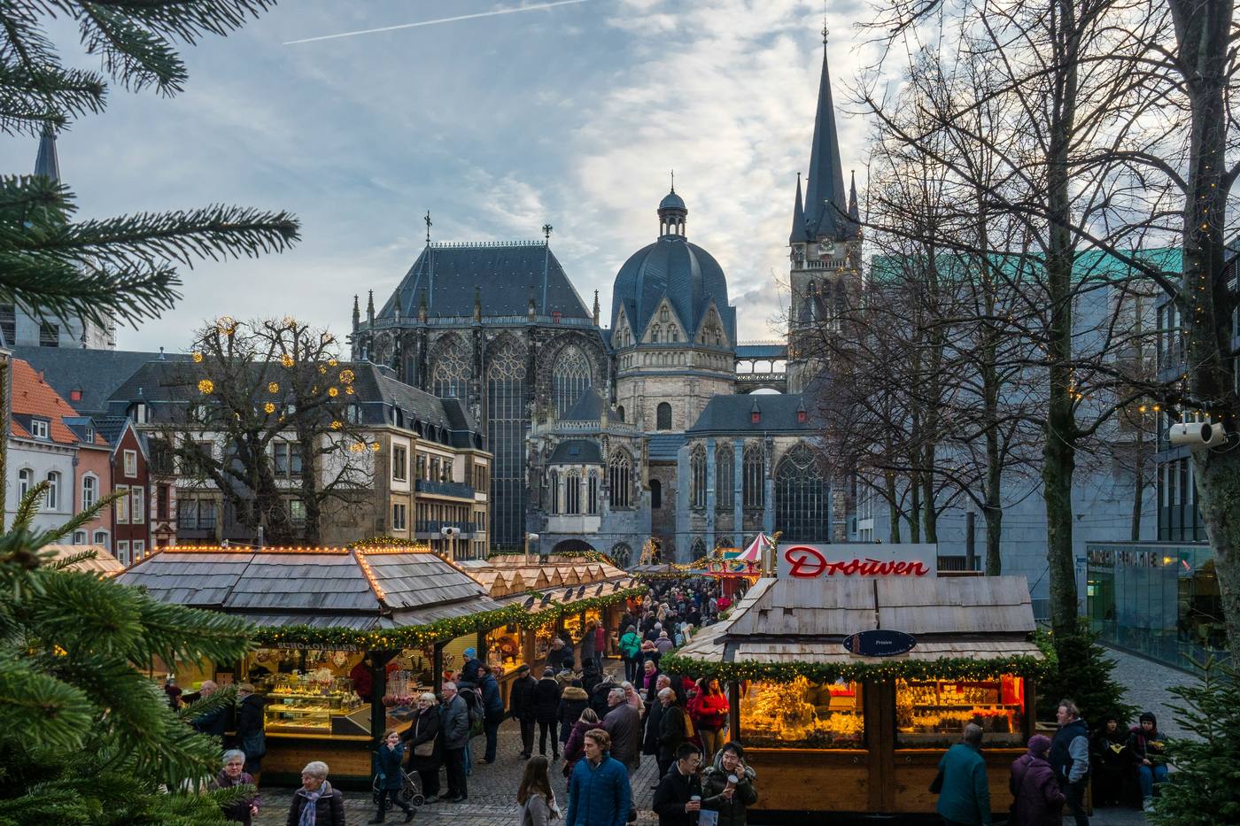 Aachen Cathedral behind the stalls of the Christmas market